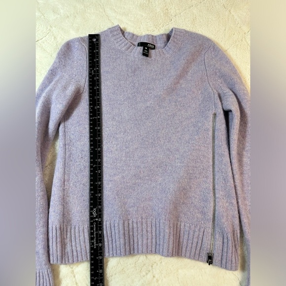 Aqua bloomingdale’s 100% Cashmere light purple sweater Small S Perfect condition - Picture 8 of 8